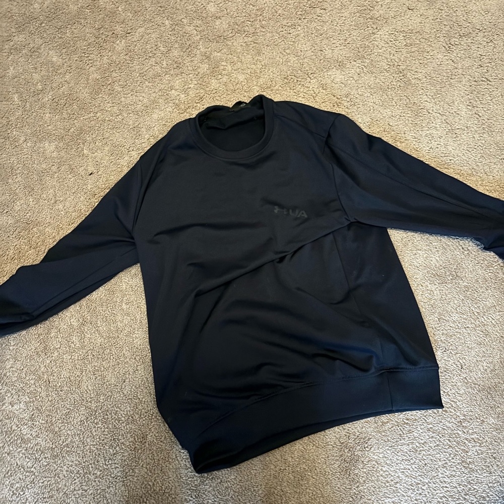 Black under armour sweatshirt